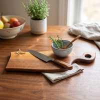 Tabla de Cortar de Madera Rústica con Asa – Personalizable